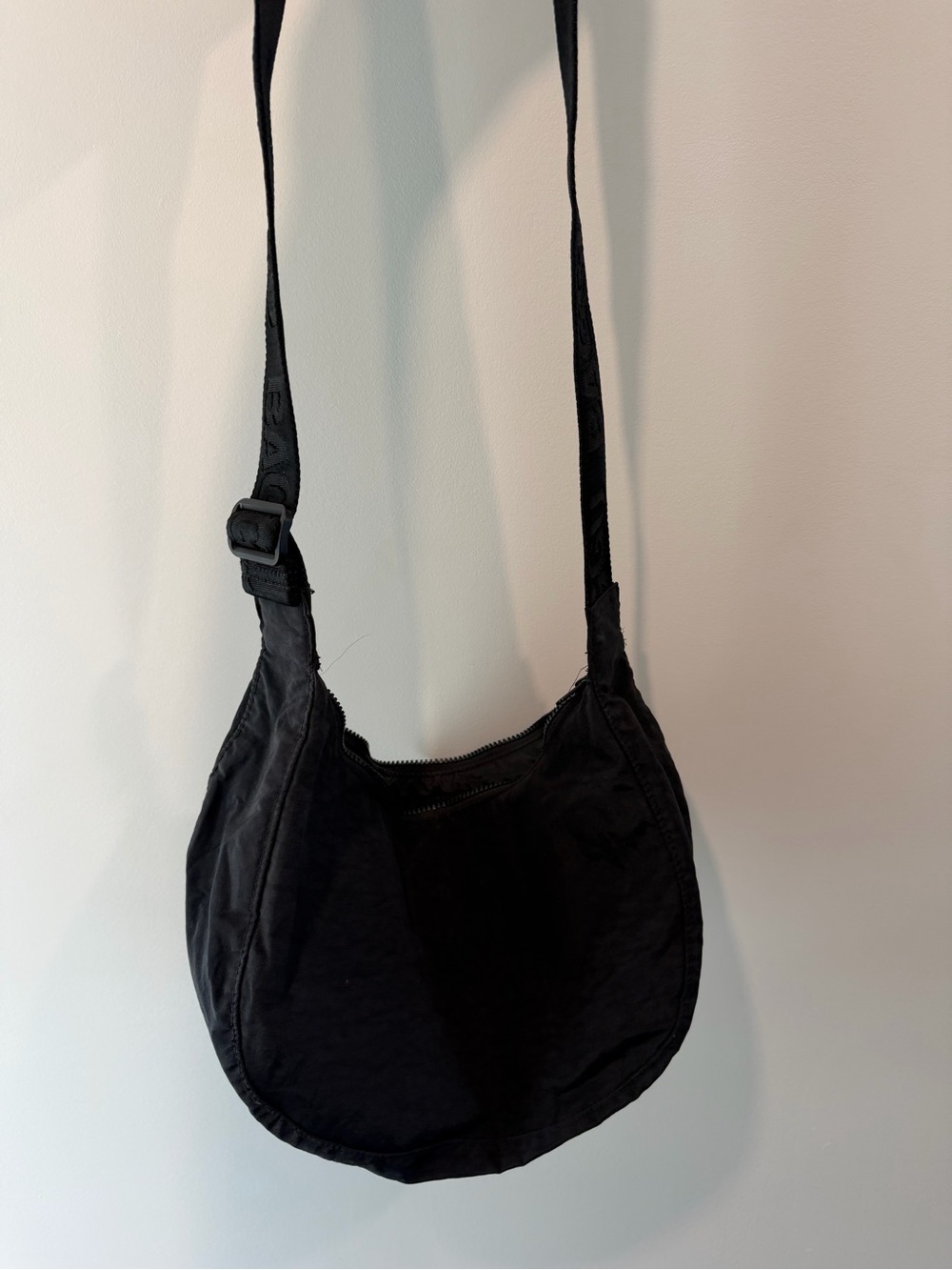 Medium Nylon Crescent BAGGU